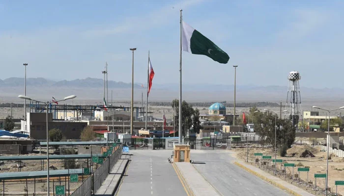 ایران اسرائیل کشیدگی: پاکستانیوں کو ایران سفر سے گریز کی ہدایت، حکومت نے ٹریول ایڈوائزری جاری کر دی